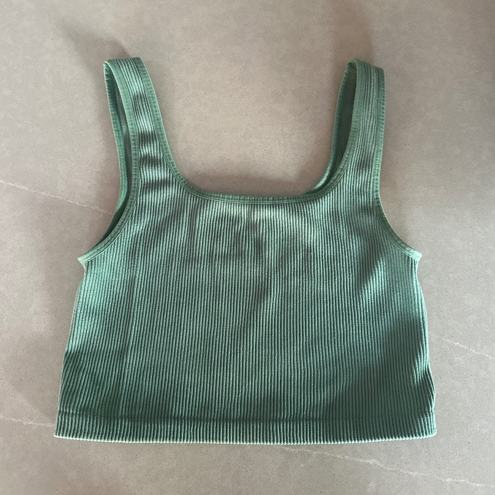 basic cropped  tank top